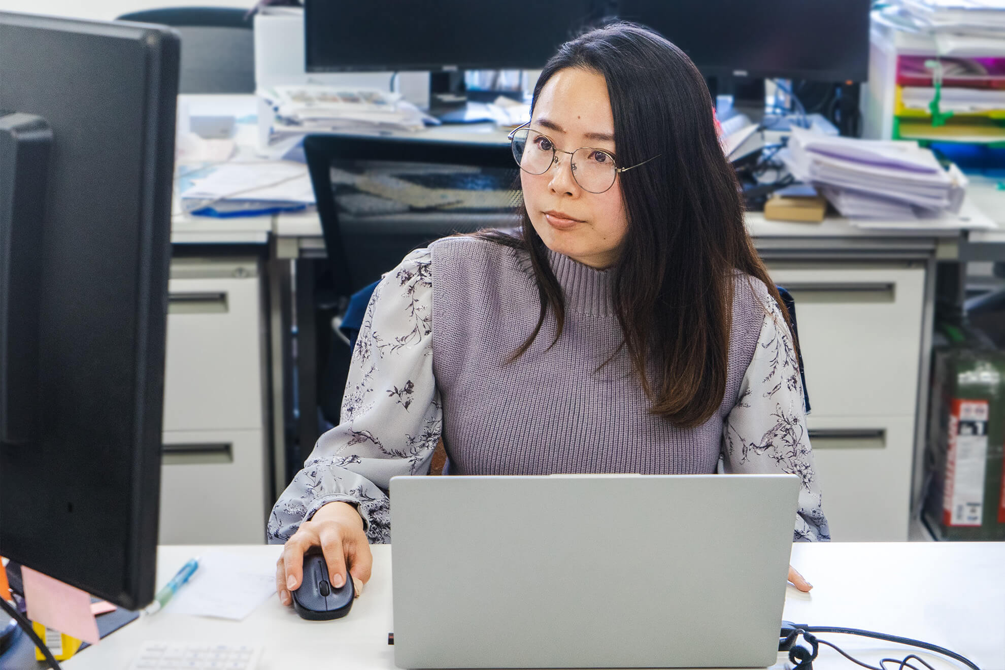 インタビュー中の藤原さん