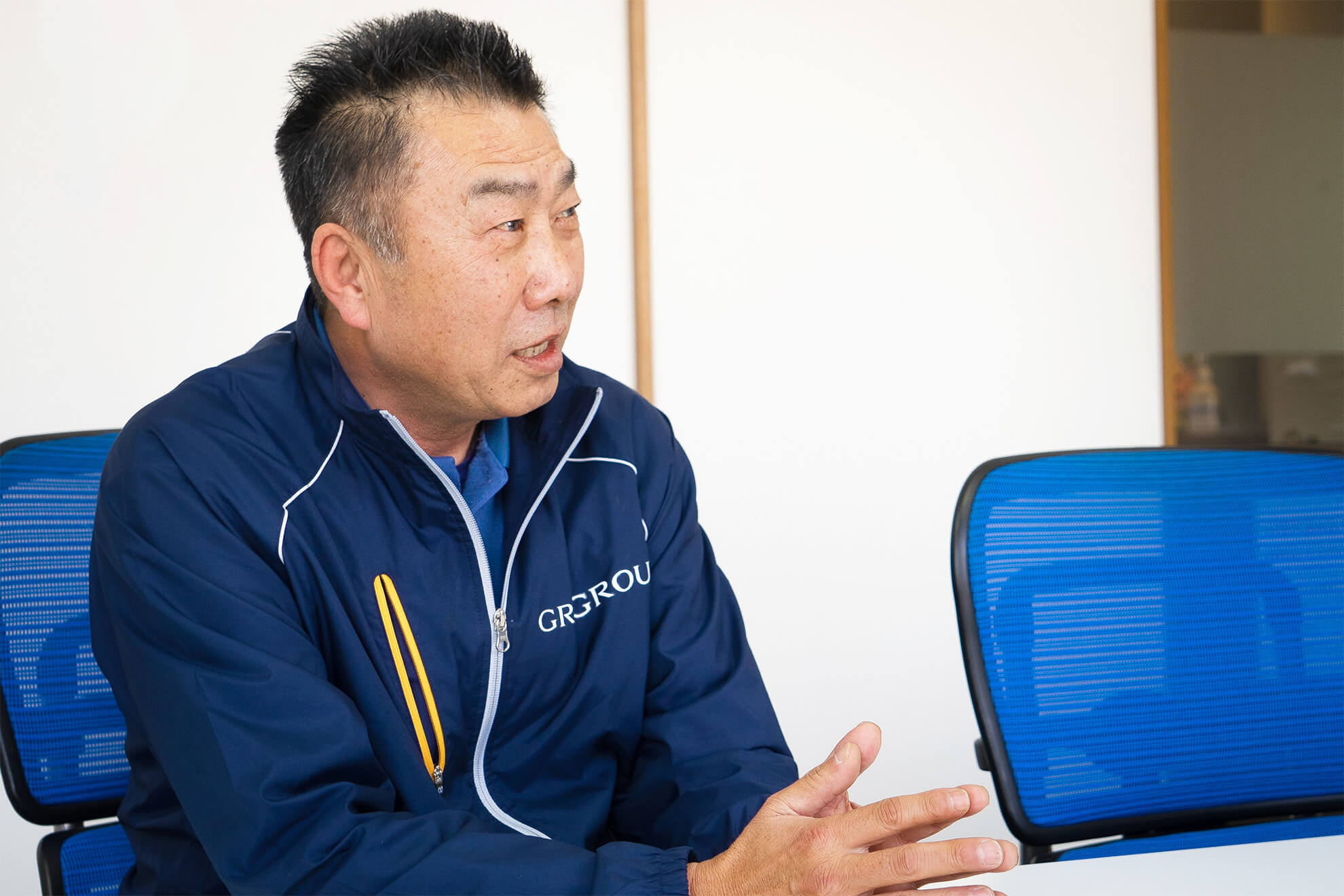 インタビュー中の槙島さん